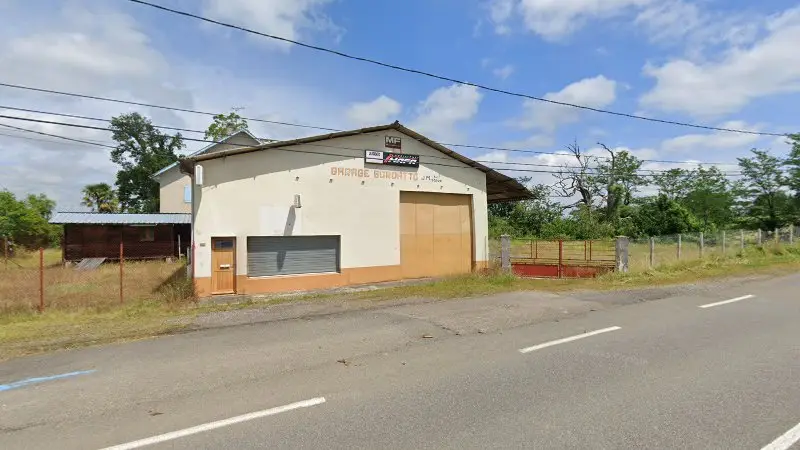 Vue de la rue devant Garage Bordatto, Moncayolle-Larrory-Mendibieu