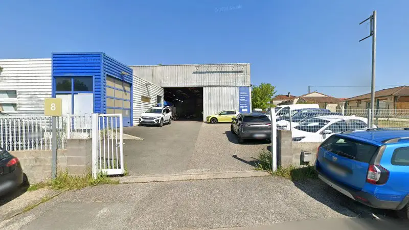 Vue de la rue devant CARROSSERIE DE MELAC, Tresses