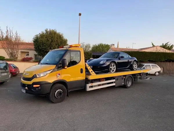 Photo publiée sur la fiche Google de DÉPANNAGE AUTO & REMORQUAGE VOITURE BAGNOLET (93) | REMORQUEUR DÉPANNEUR