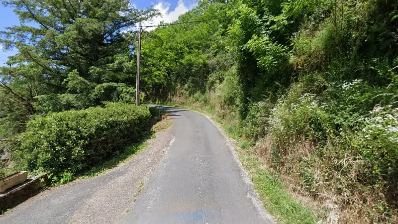 Vue de la rue devant ENLEVEMENTCUVEFIOUL, Pont-de-Salars