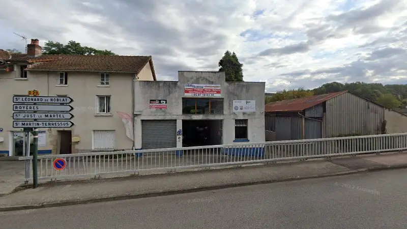 Vue de la rue devant Garage De Raurion, Saint-Priest-Taurion