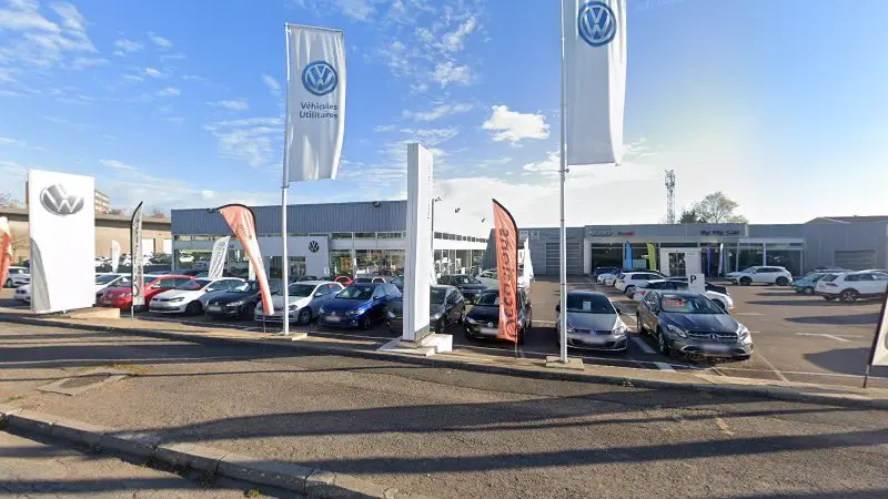 Vue de la rue devant GVA BYMYCAR LOIRE - Skoda - SERVICE, Le Coteau