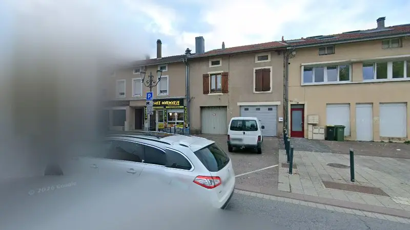 Vue de la rue devant Garage Kirsch Jean-Marie, Uckange