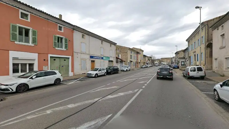 Vue de la rue devant Garage Rémy Risson, Livron-sur-Drôme
