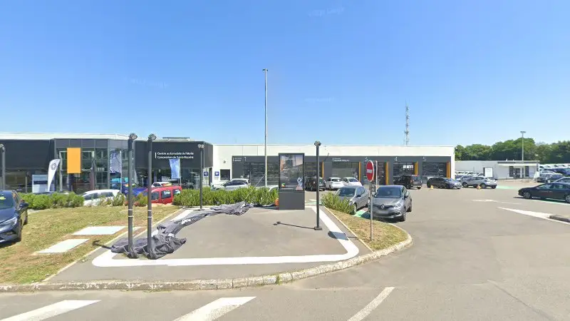 Vue de la rue devant RENAULT MINUTE SAINT-NAZAIRE - GROUPE IDYLAUTO, Saint-Nazaire