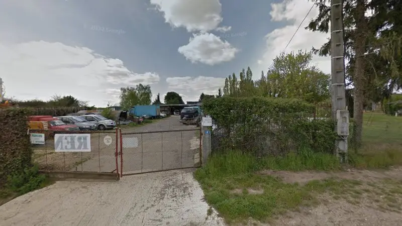 Vue de la rue devant Ribeiro et Associés, Vernou-sur-Brenne