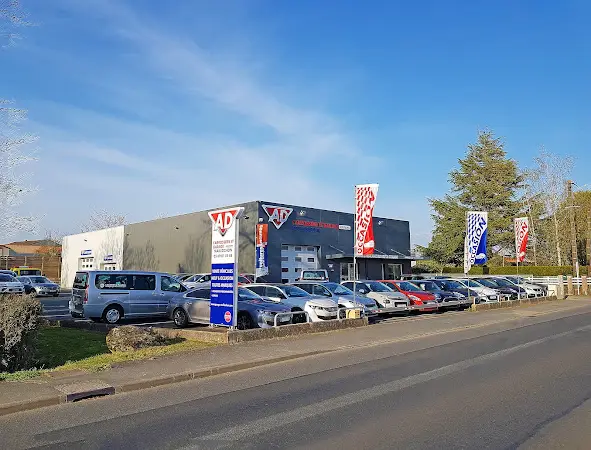 Photo publiée sur la fiche Google de AD Carrosserie et Garage AD Expert MAILLOCHON location Minibus 9 places 79700 Saint Aubin de Baubigné Proche de Mauléon, Mauléon