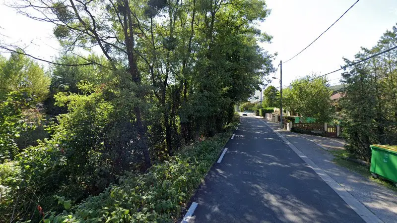 Vue de la rue devant Auto'service - Mes Démarches-Immat, Varces-Allières-et-Risset