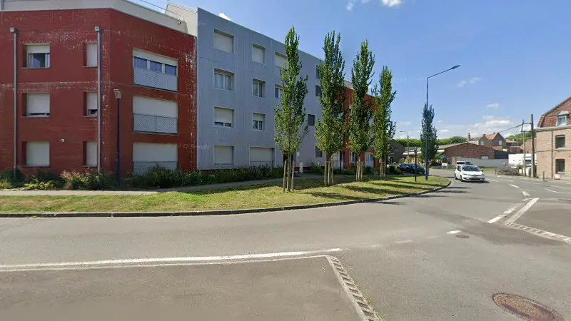 Vue de la rue devant Bencars Auto, Pérenchies