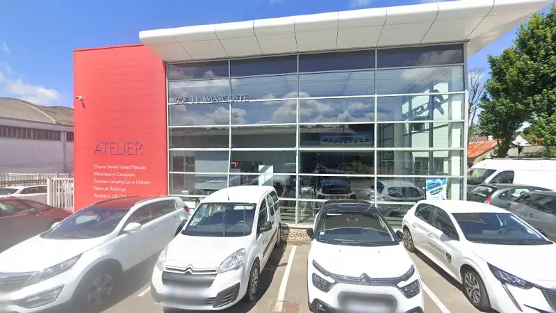 Vue de la rue devant JEAN LUC MARCOTTE AUTOMOBILES - Citroën, Desvres