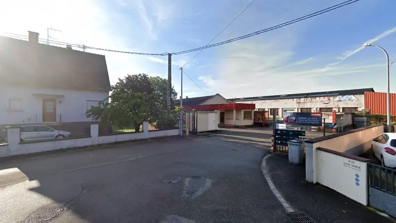 Vue de la rue devant Wolf Autos moto - Morel Francis, Wittisheim