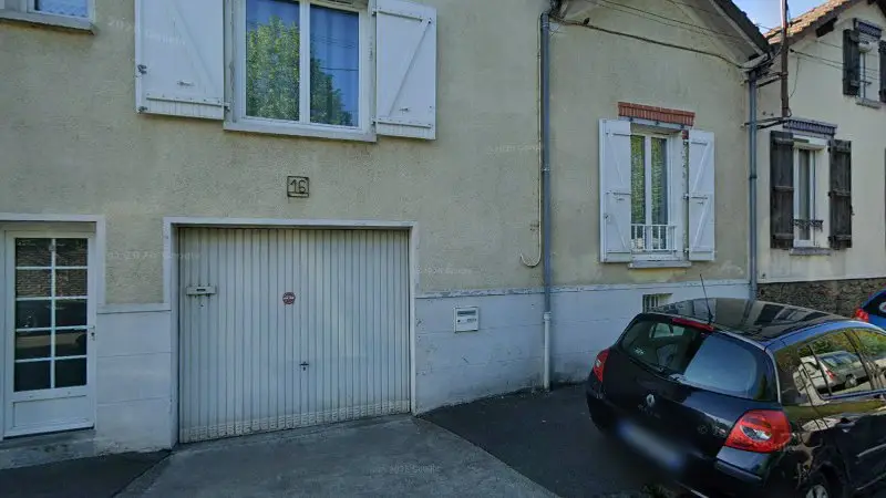 Vue de la rue devant Auto Car H3s, Villeneuve-Saint-Georges