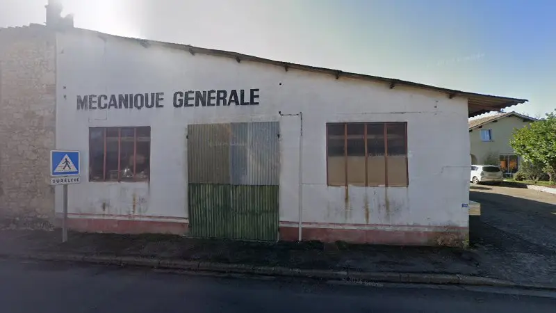 Vue de la rue devant Garage Granier, Fayssac