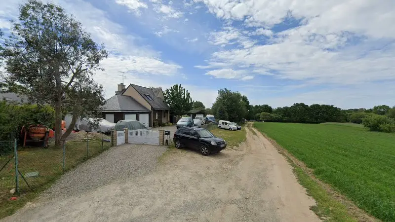 Vue de la rue devant Beaudreuil Emmanuel, Fouesnant