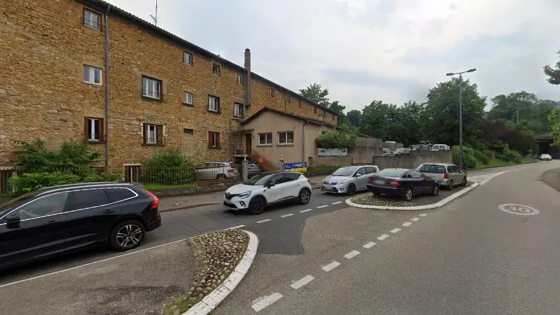 Vue de la rue devant Ams Auto, Saint-Romain-au-Mont-d'Or