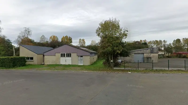 Vue de la rue devant Duplenne Alain, La Haye-Pesnel