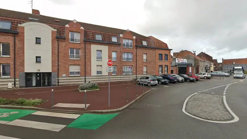 Vue de la rue devant AD Garage Expert HEUNINCK SPORT, Linselles
