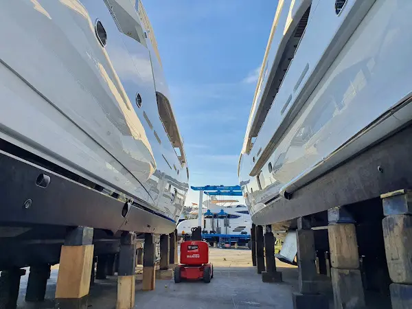 Photo publiée sur la fiche Google de AZUR DETAILING lustrage &Traitement ceramique automobile ,Nautisme, aéronautique, Valbonne