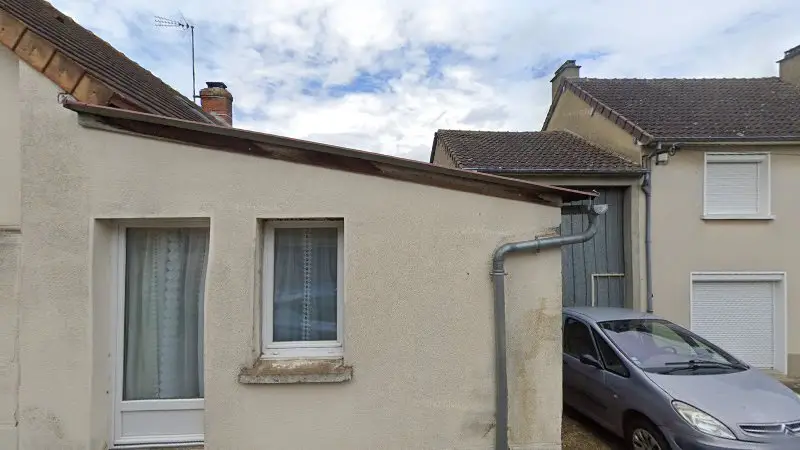 Vue de la rue devant Chausson Yves, Saint-Michel-de-Chavaignes