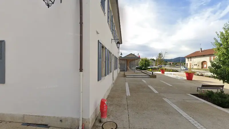 Vue de la rue devant GARAGE PREMIER - GARAGE DE LA PLAGNE, Izernore