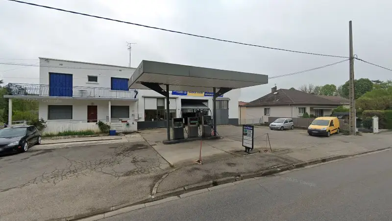 Vue de la rue devant Saura Alain, Saint-Symphorien-d'Ozon