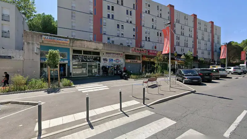 Vue de la rue devant Sm Pieces Auto, Montpellier