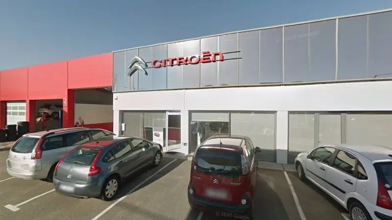Vue de la rue devant CITROËN GARAGE GALEA Réparateur Agréé, Fronton