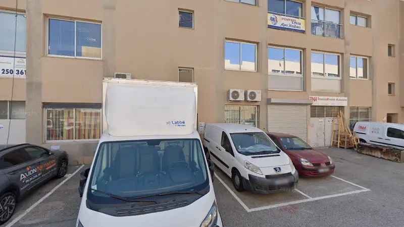 Vue de la rue devant Microméca, Villeneuve-Loubet