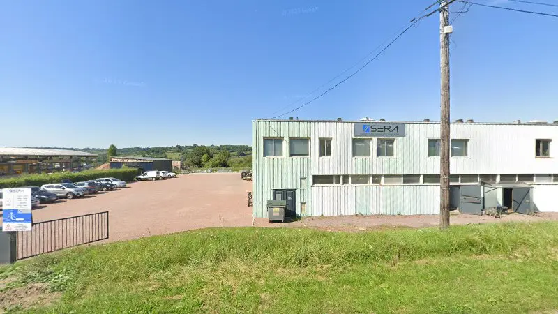 Vue de la rue devant Sera, Livarot-Pays-d'Auge