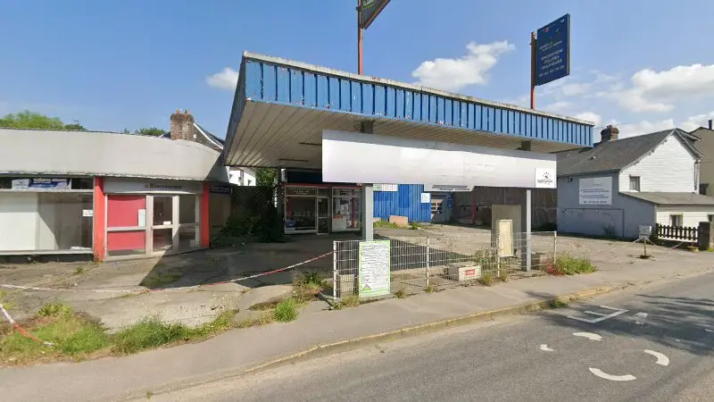 Vue de la rue devant Anquetil garage, Montville