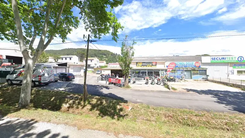 Vue de la rue devant CARROSSERIE LA GERFROISE, Le Cannet-des-Maures