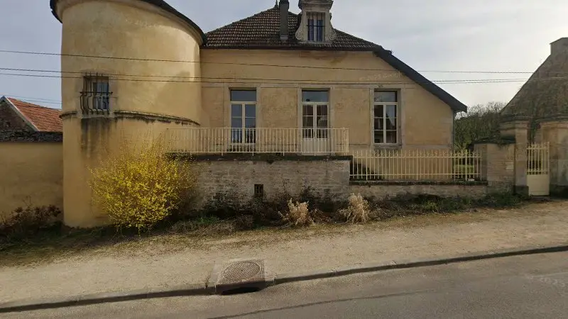 Vue de la rue devant Rotondo Antonio, Verrey-sous-Salmaise