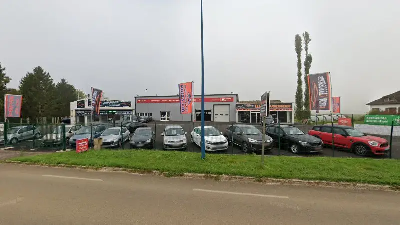 Vue de la rue devant EUROP CARROSSERIE - MOTRIO, Bricon