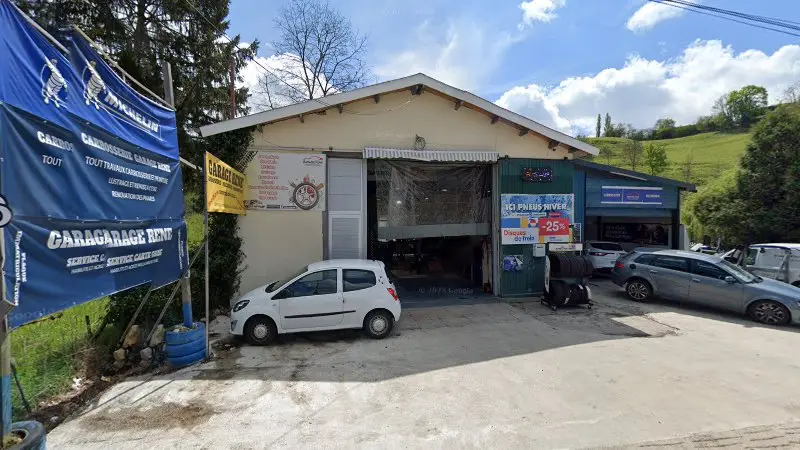 Vue de la rue devant Avatacar, Saint-Clair-de-la-Tour