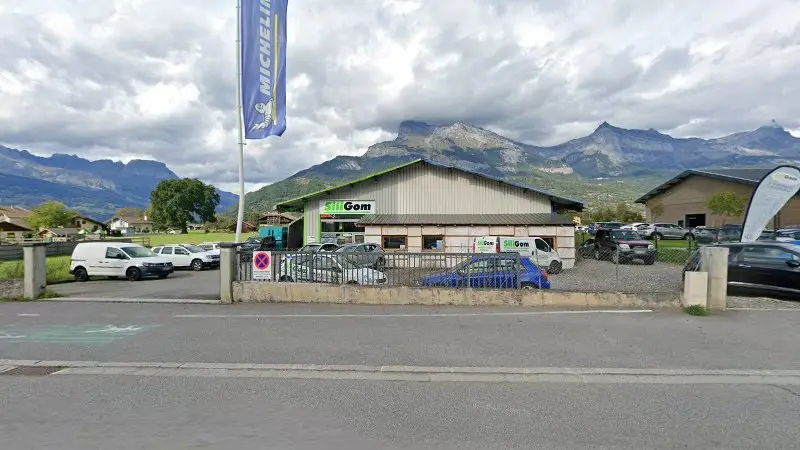 Vue de la rue devant RStronic Sallanches (RMS Autotechnik) - Reprogrammation moteur & Conversion Ethanol, Domancy