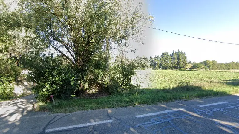 Vue de la rue devant Clair Dépannage, Remorquage, Enlèvement d'épaves, Transport Caravane, Le Thor