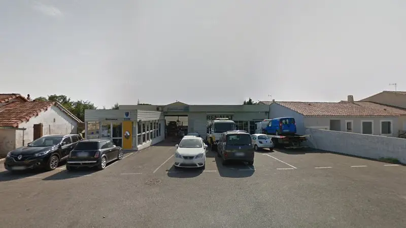 Vue de la rue devant France Pare-Brise - Chez Garage Renault Gasbarre, Piolenc