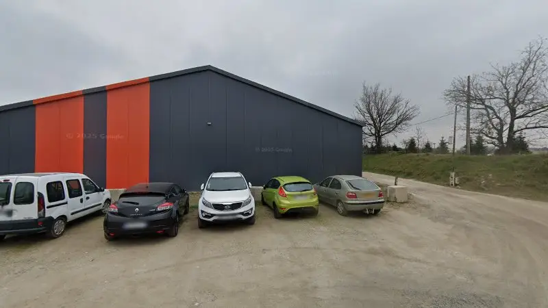 Vue de la rue devant Garage à patoche, Craintilleux