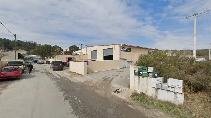 Vue de la rue devant Valdonne Sport Garage, Peypin