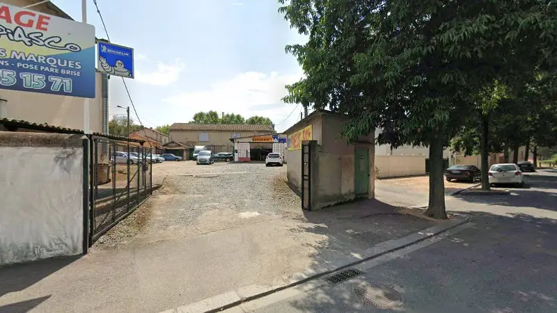 Vue de la rue devant Garage Piasco Denis, Villefranche-sur-Saône
