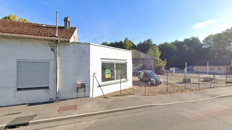 Vue de la rue devant Auto Gaz Service, Deyvillers