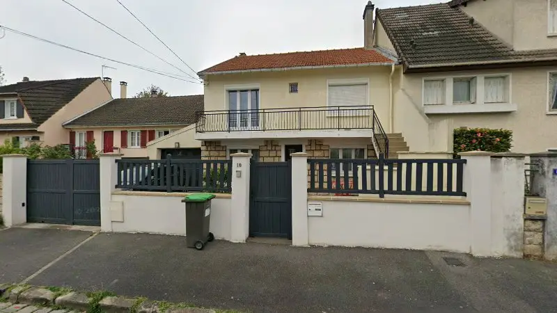 Vue de la rue devant MyCarAddict, Morsang-sur-Orge