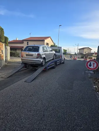 Photo publiée sur la fiche Google de AD Épaviste - Enlèvement d'épave gratuit 24h/24 - Centre agréé VHU à Lyon & Villeurbanne, Saint-Genis-Laval