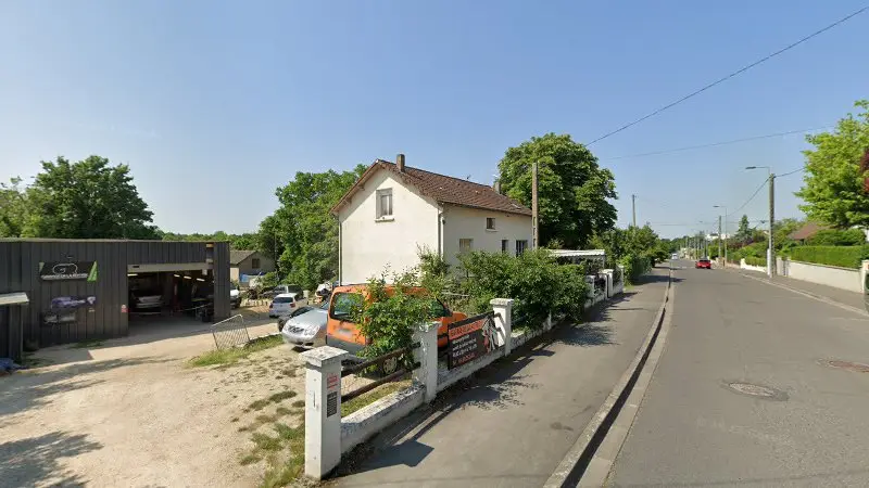 Vue de la rue devant Rs Tronic - GDR-MotorSport / RS Autotech 18, Bourges