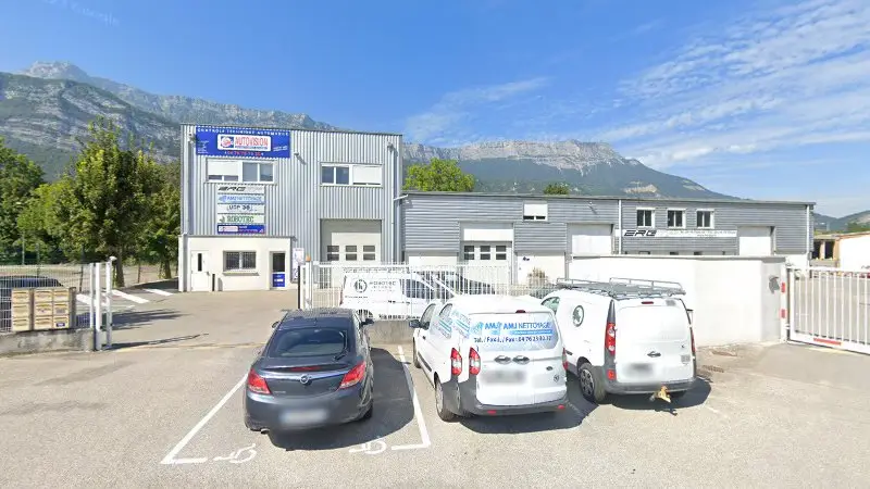Vue de la rue devant Ugp 38, Varces-Allières-et-Risset