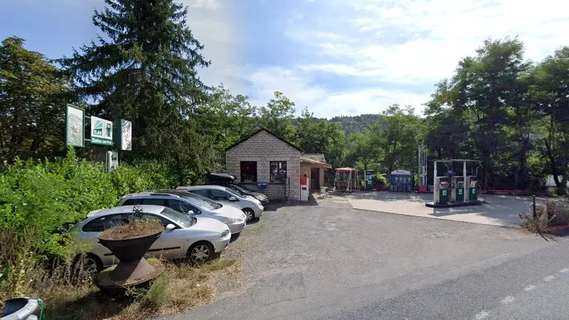 Vue de la rue devant Calatayud Garage SARL, Bourgs sur Colagne