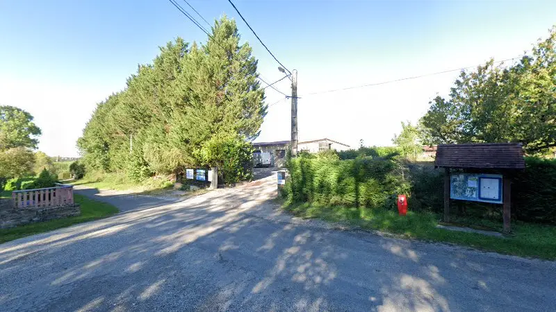 Vue de la rue devant Car Entretien - Hameau Font Aux Loups, Plainoiseau