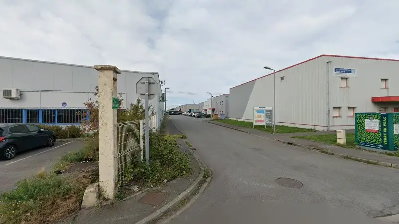 Vue de la rue devant Comptoir Carrosserie Automobile, Dunkerque