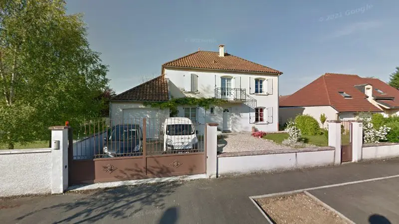 Vue de la rue devant SOCIETE BOURGUIGNONNE DE SERVICES POUR L'AUTOMOBILE, Saint-Julien