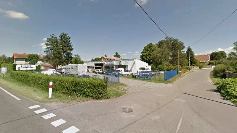 Vue de la rue devant Garage Du Petit Bois, Épercieux-Saint-Paul